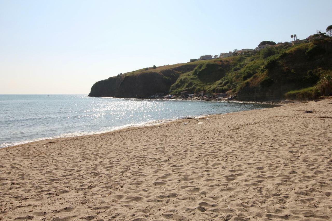 Katana Suites Beach Аньоне-Баньи Экстерьер фото